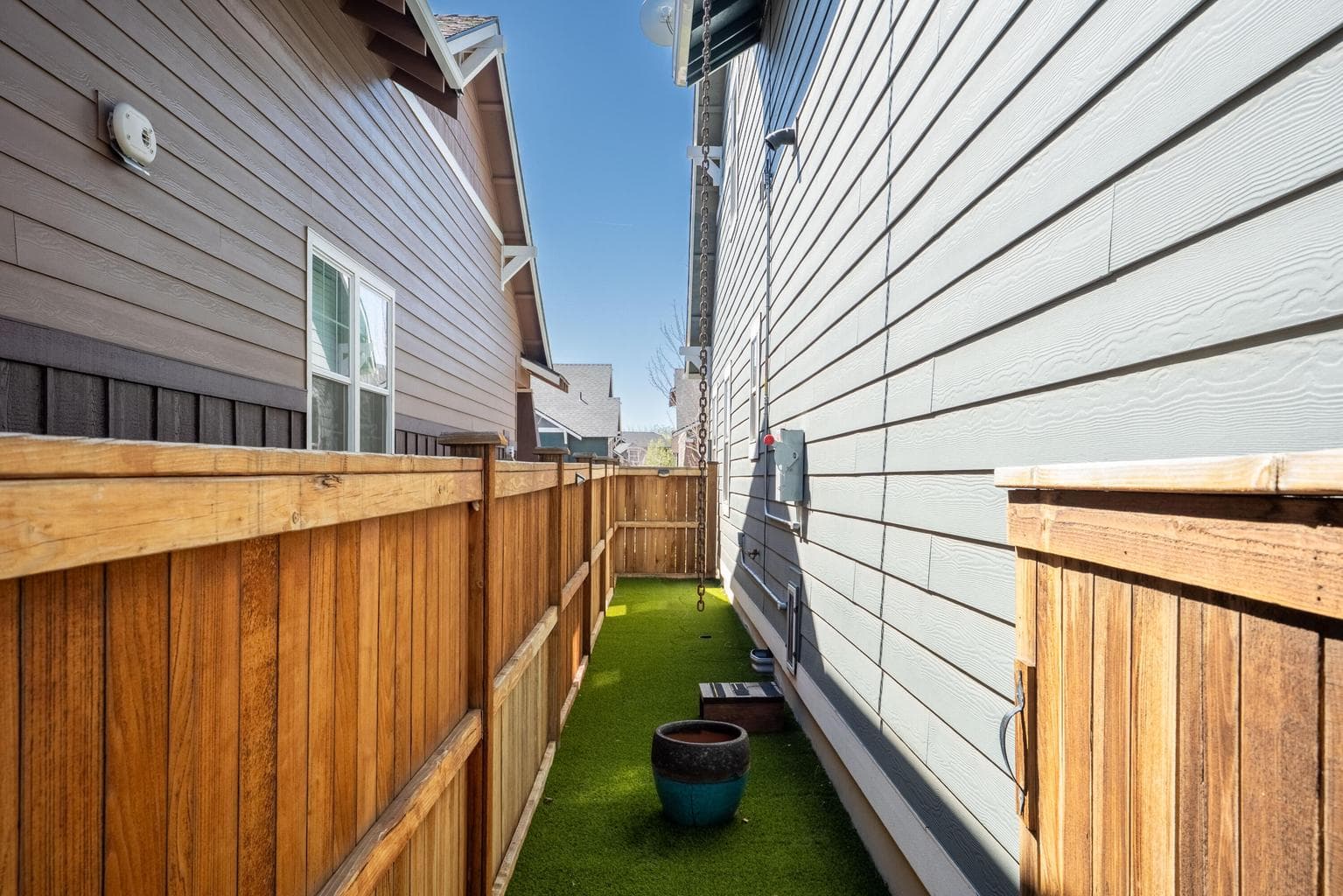 Dog Run with artificial turf for easy maintenance and cleanup