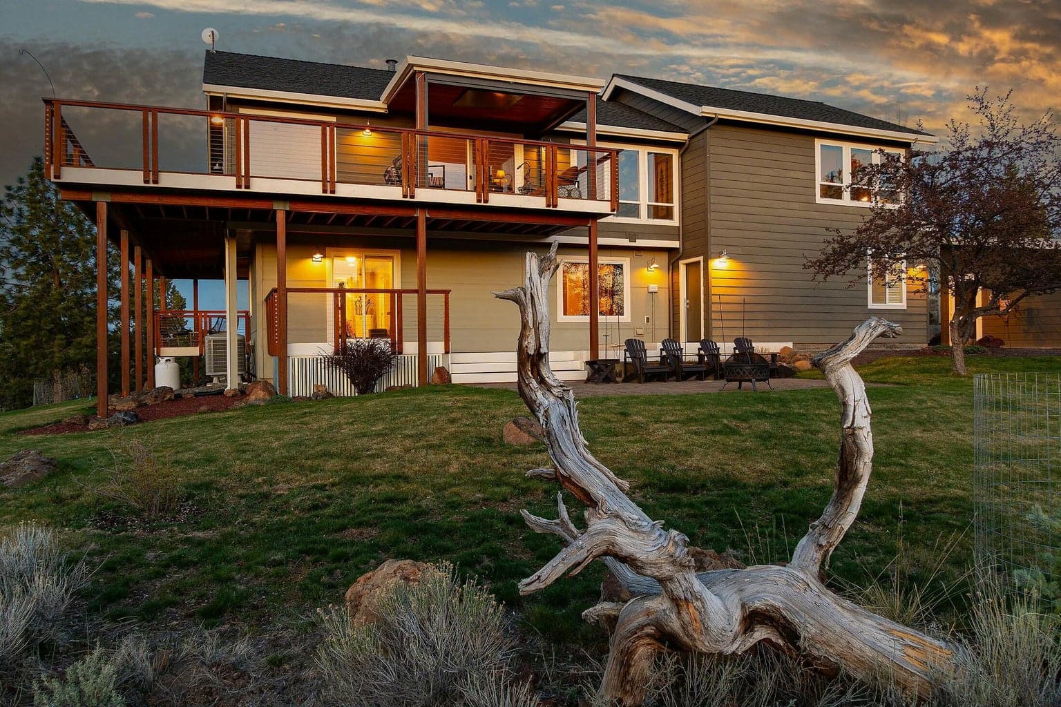 Relax, dine, or host under Central Oregon skies with serene surroundings.