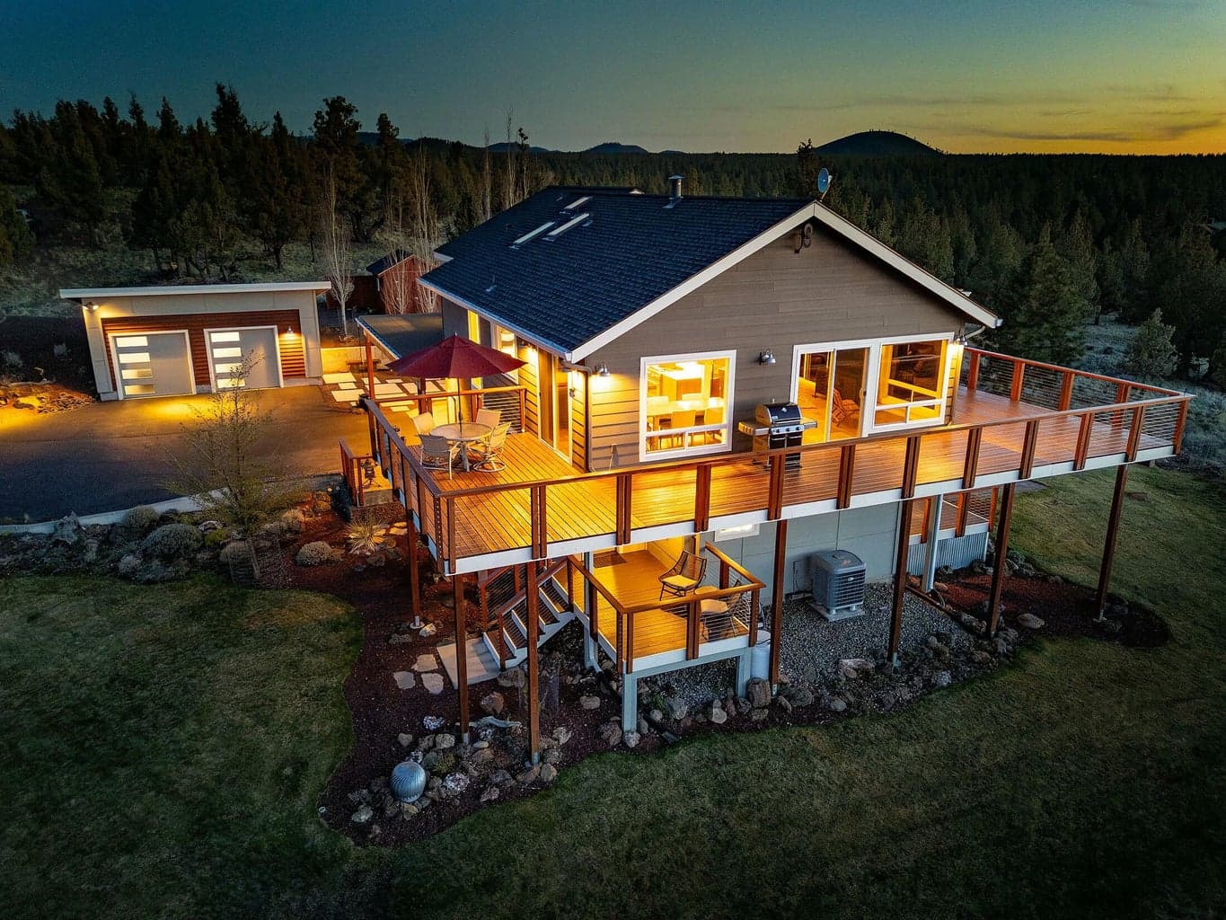 Entertain or unwind above it all with panoramic Cascade views.