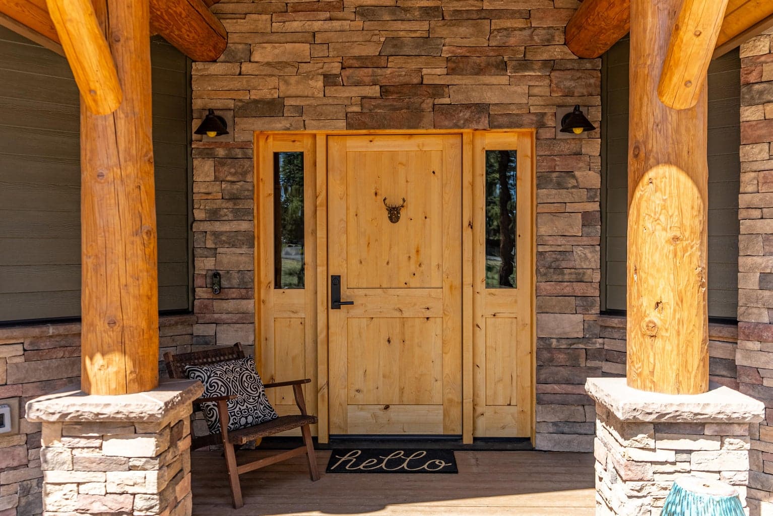 Welcome to 71063 Longhorn Drive, Sisters, OR 97759- located just minutes from downtown Sisters!
