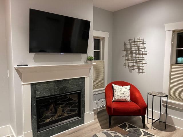 Photo of 1650 5th 5 of 22