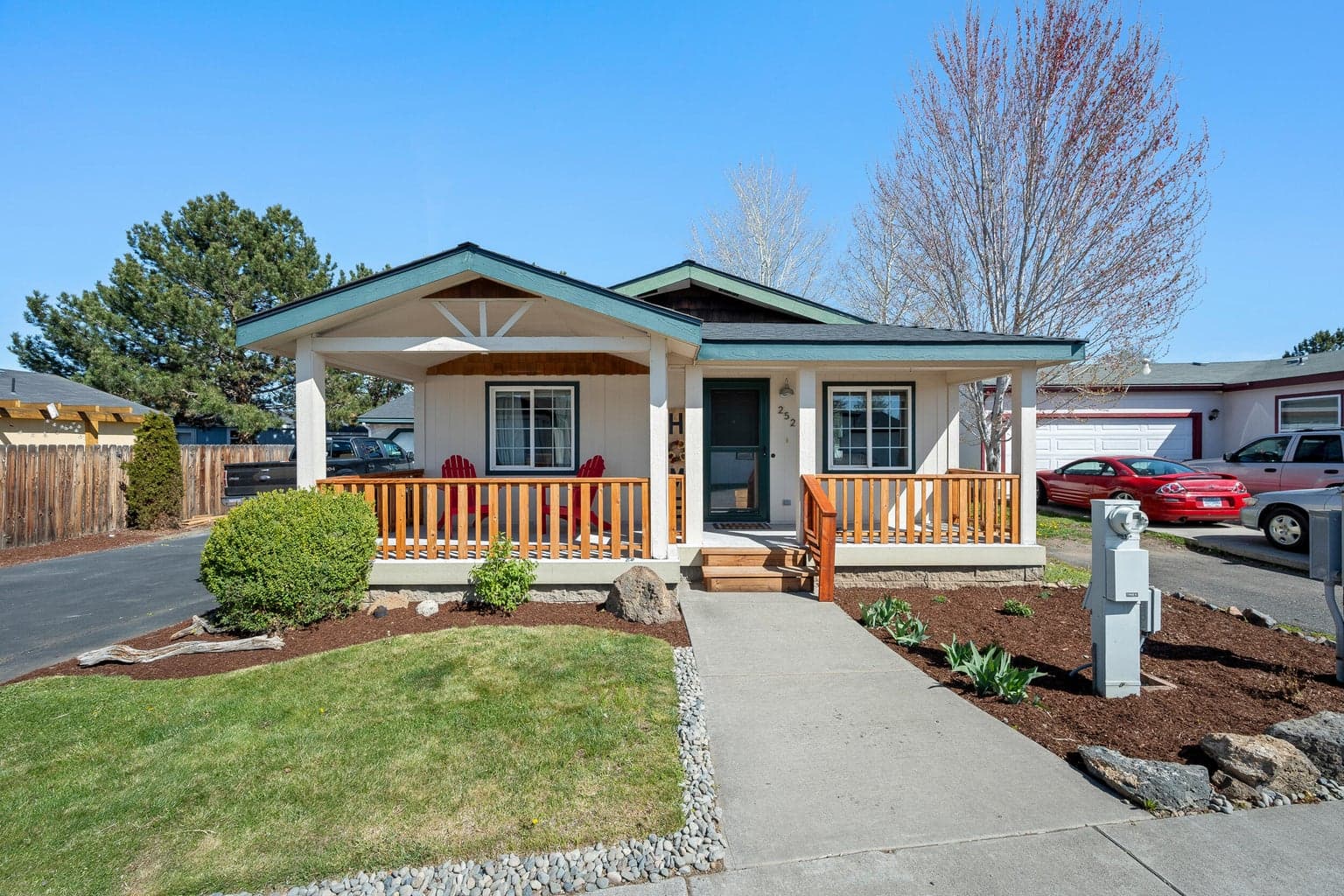Photo of 2527 Mariposa 1 of 20