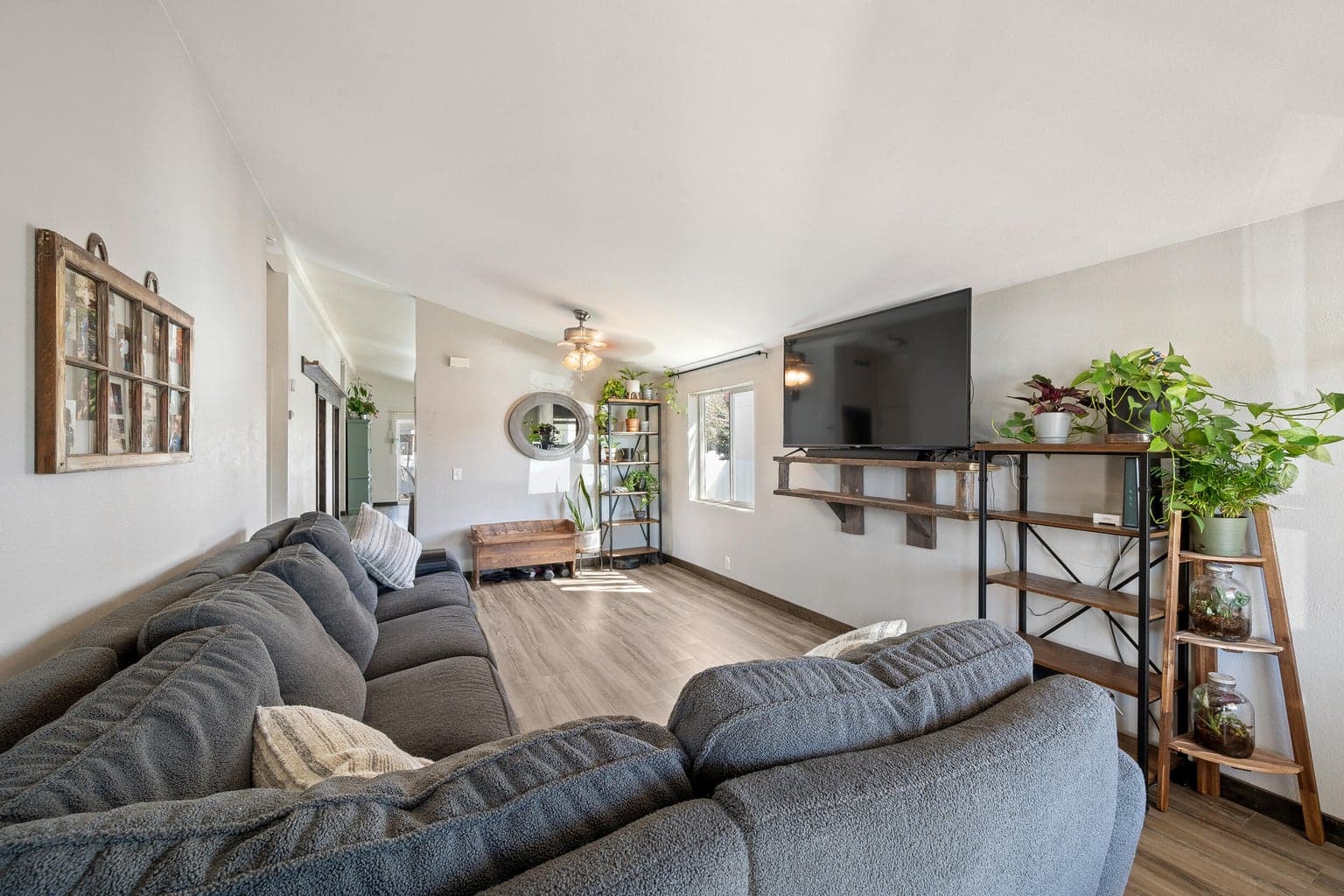 Photo of 2527 Mariposa 2 of 20