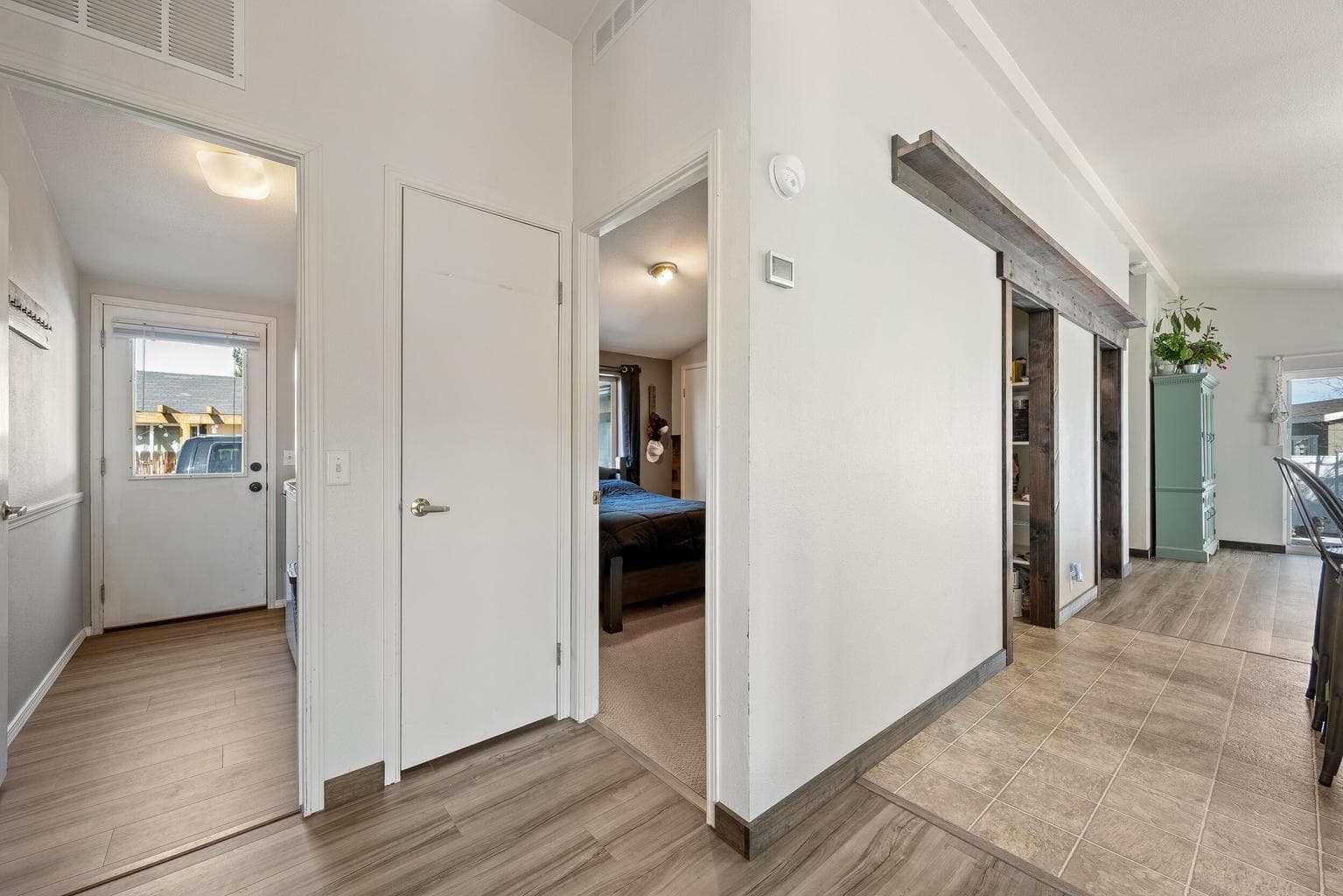 Photo of 2527 Mariposa 4 of 20