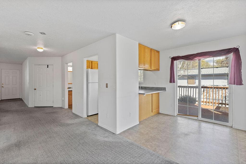 Photo of 696 Pinkston 5 of 21