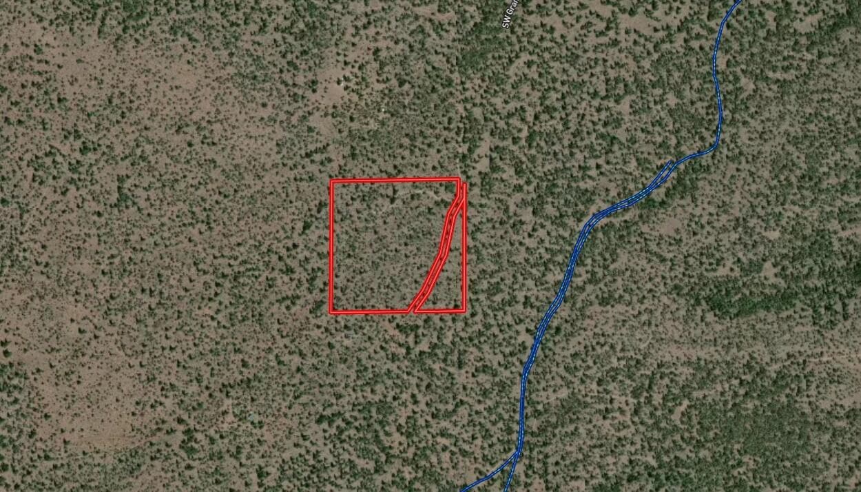 Photo of SW Grandview Loop Road 30 of 36