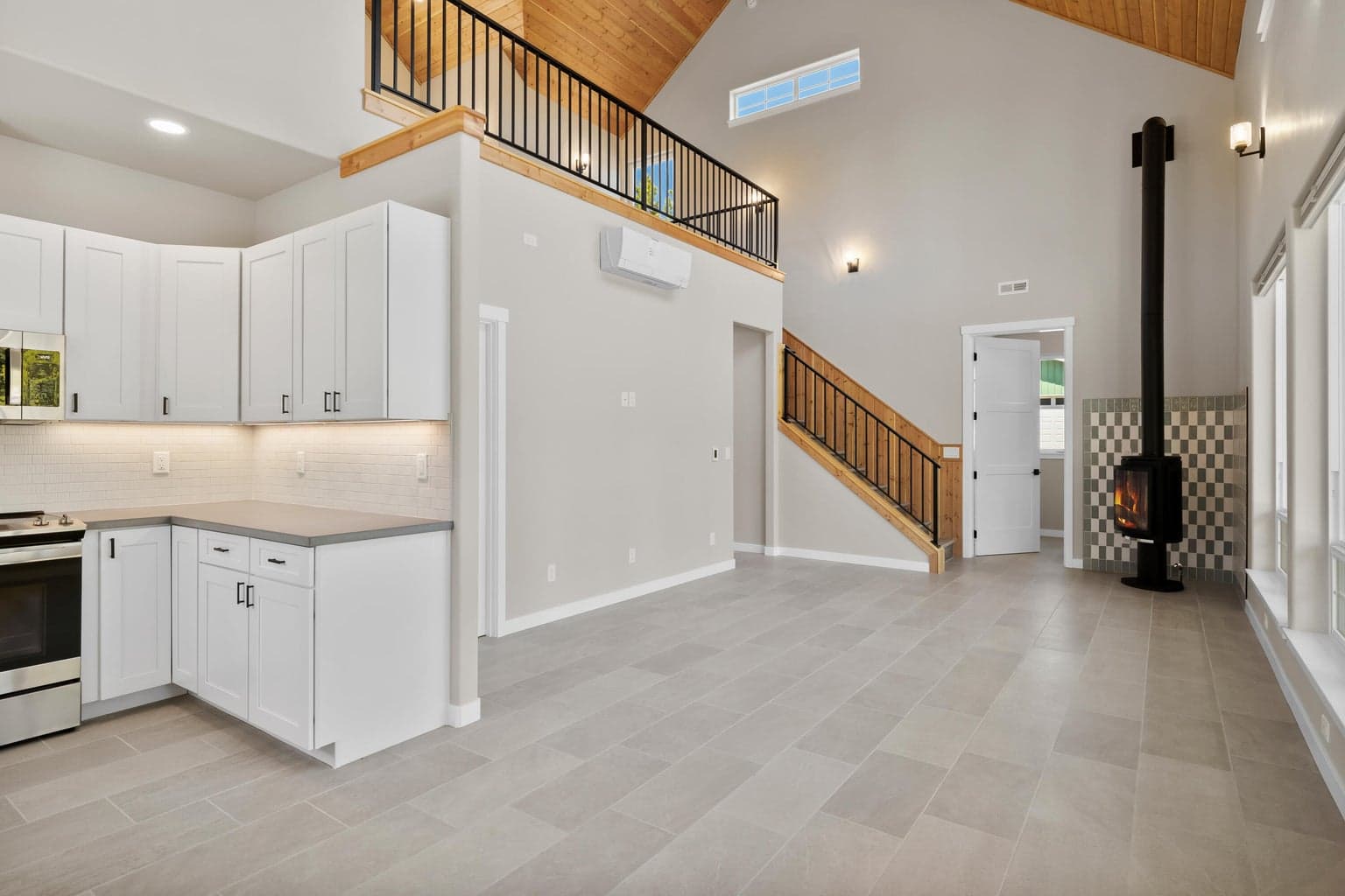 Photo of 16932 Upland 5 of 38
