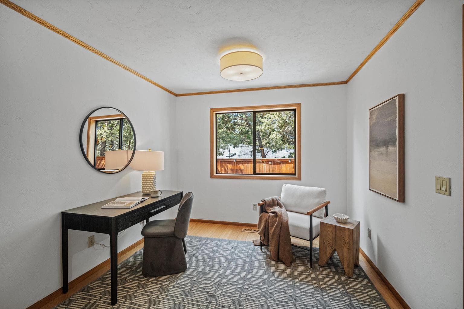 Private office / sitting area off the living area