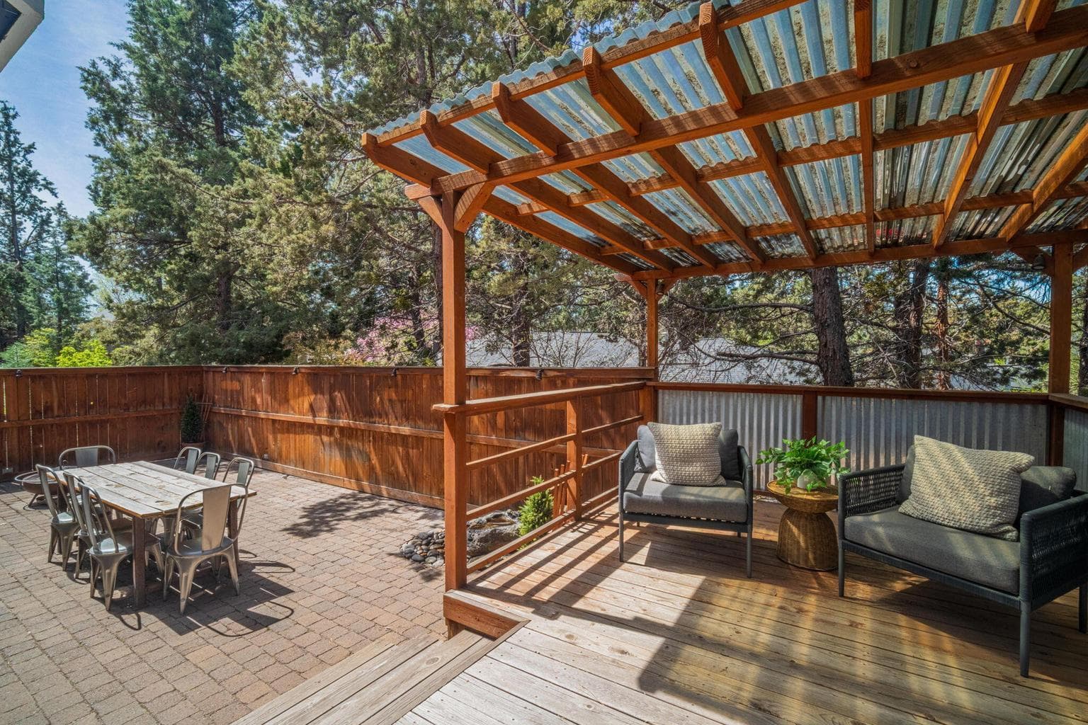 Relax in privacy and serenity in the completely fenced in deck / paver patio