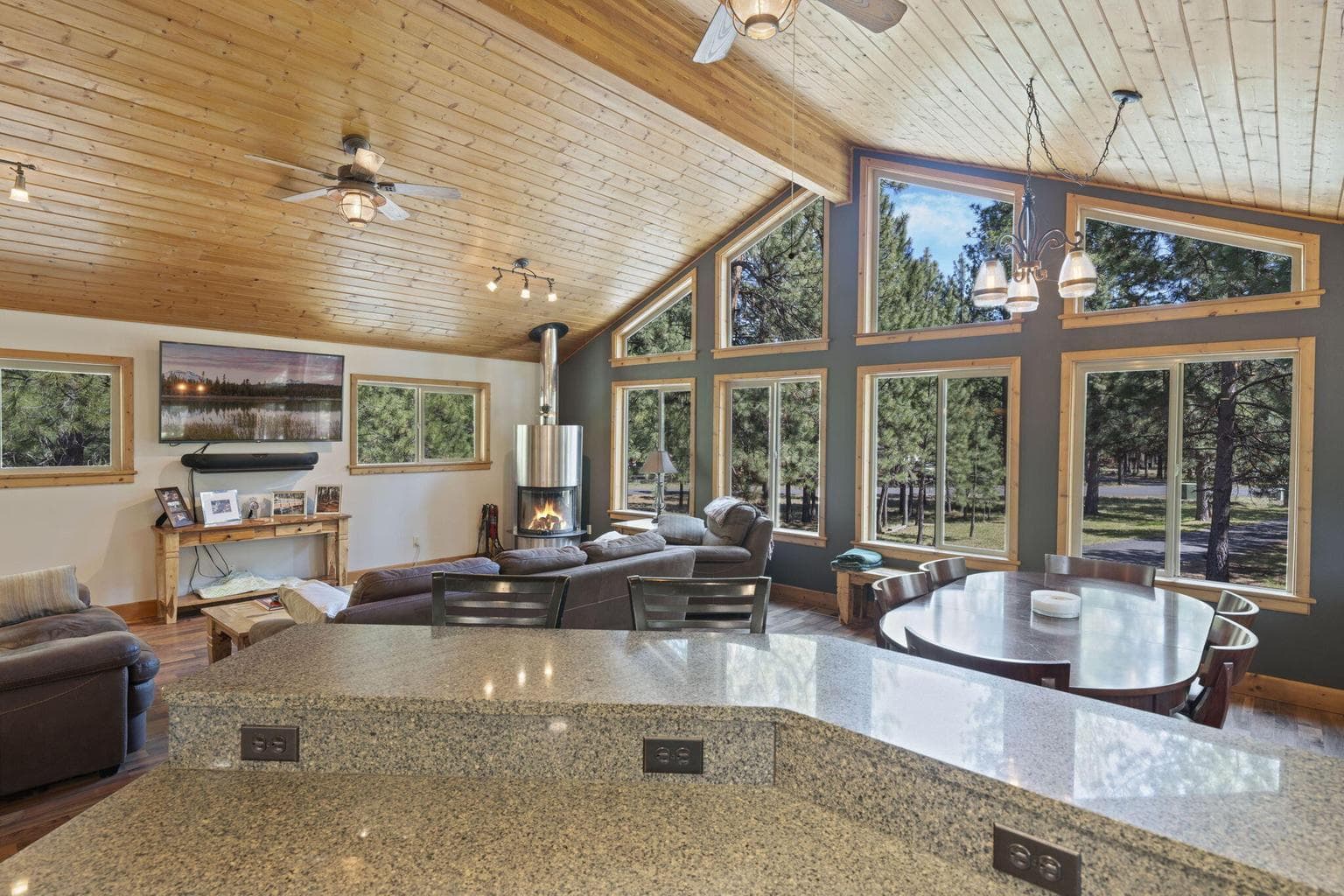 14590 Mountain View