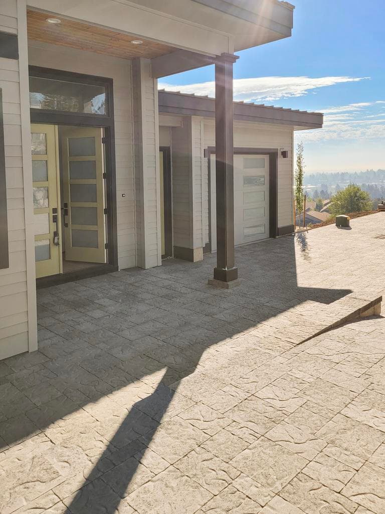 Photo of 2580 Awbrey Point Cir 2 of 95