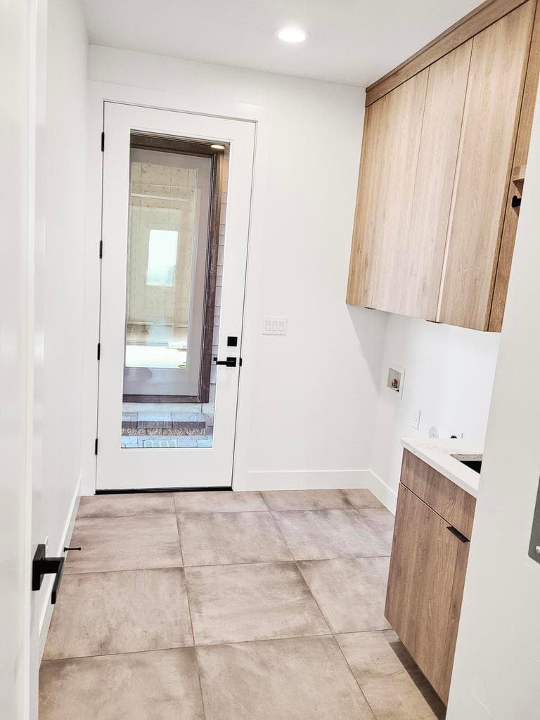 Photo of 2580 Awbrey Point Cir 5 of 95