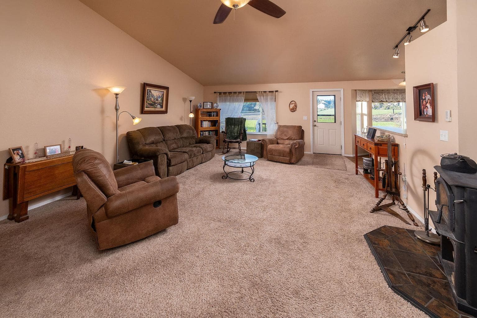 Greatroom, vaulted, cozy wood stove heat