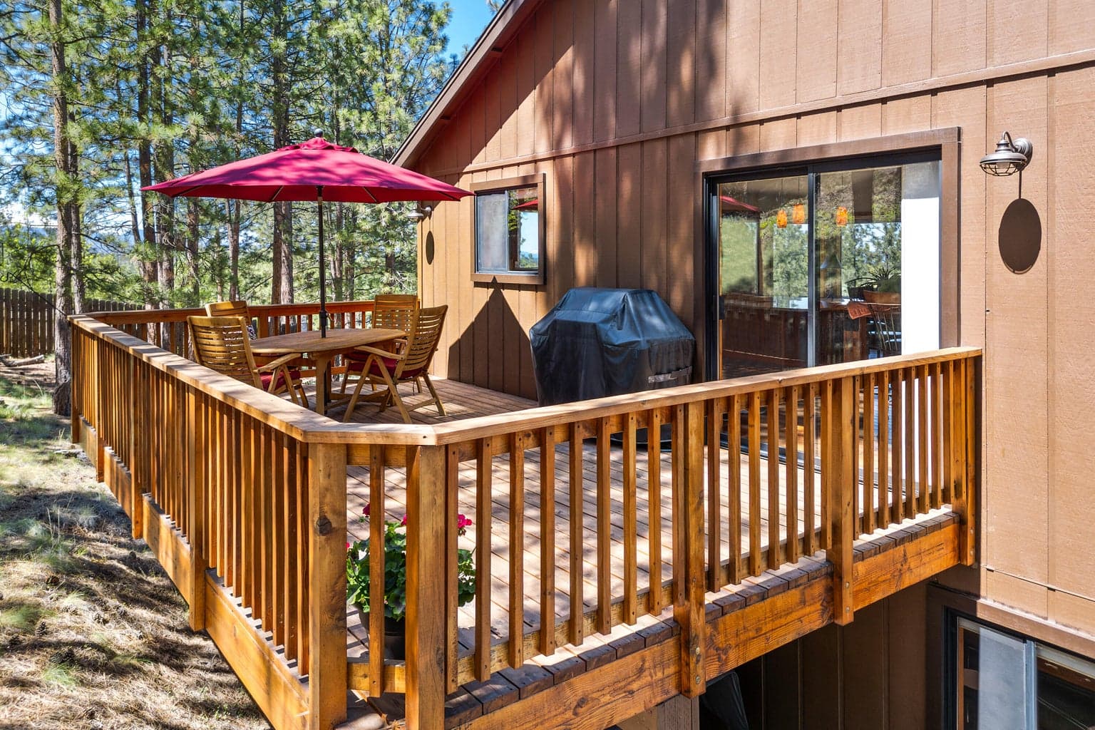 Cedar deck off kitchen/dining area (upper level)