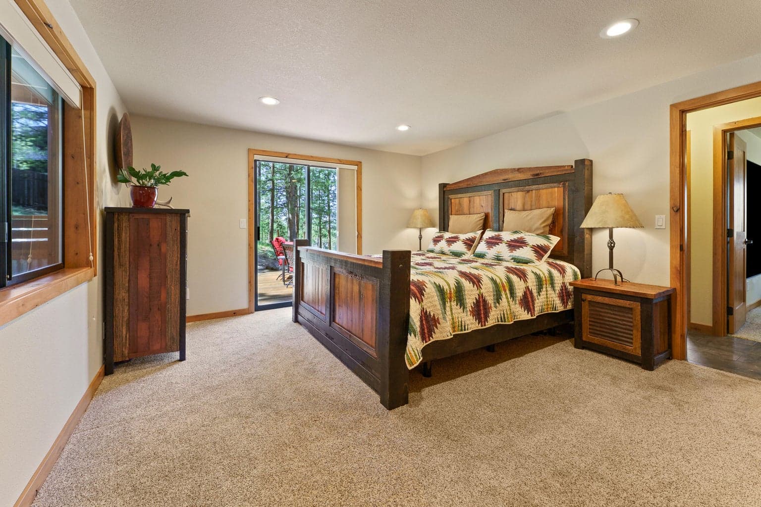 Primary bedroom (main level)