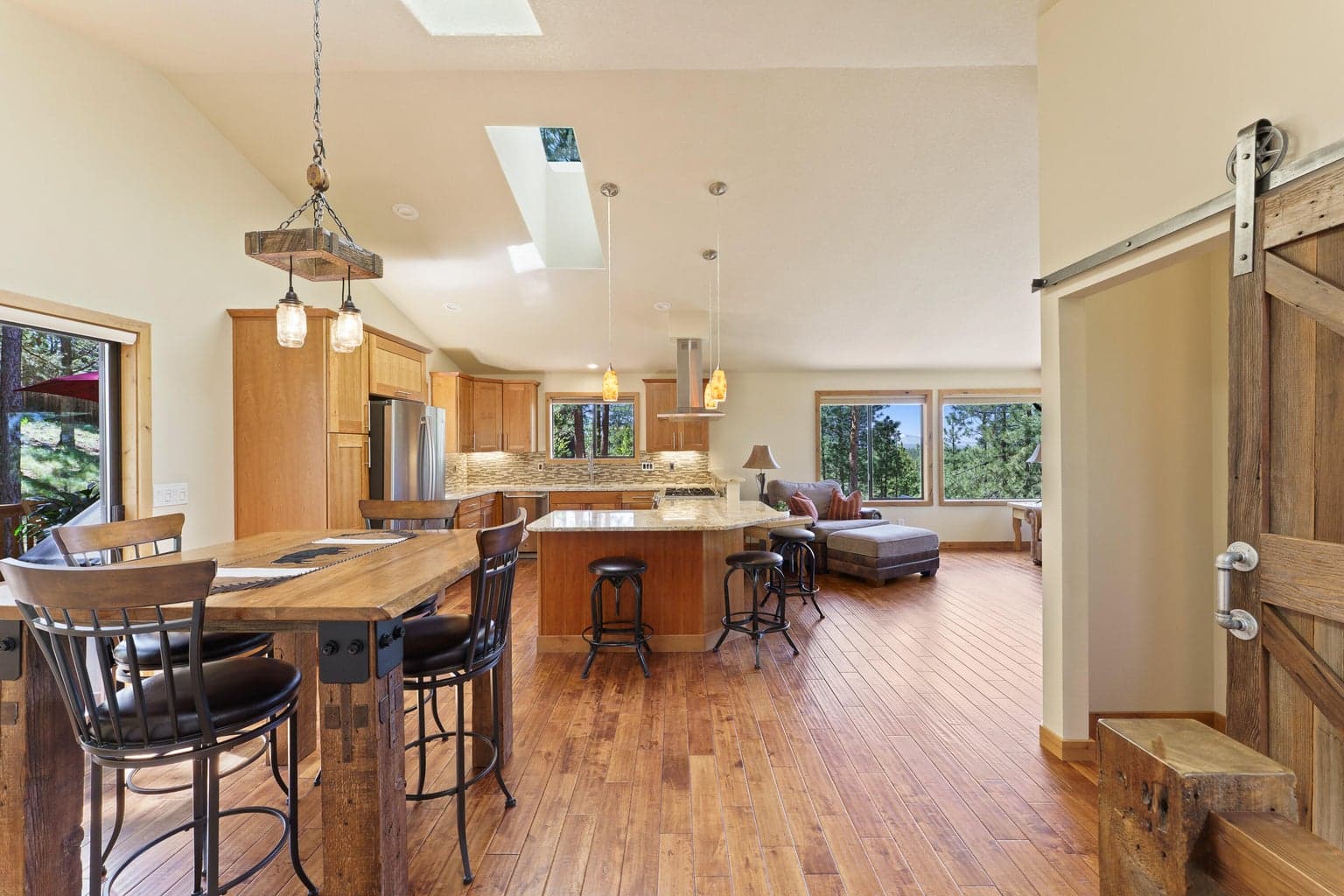 Dining area and kitchen (upper level)