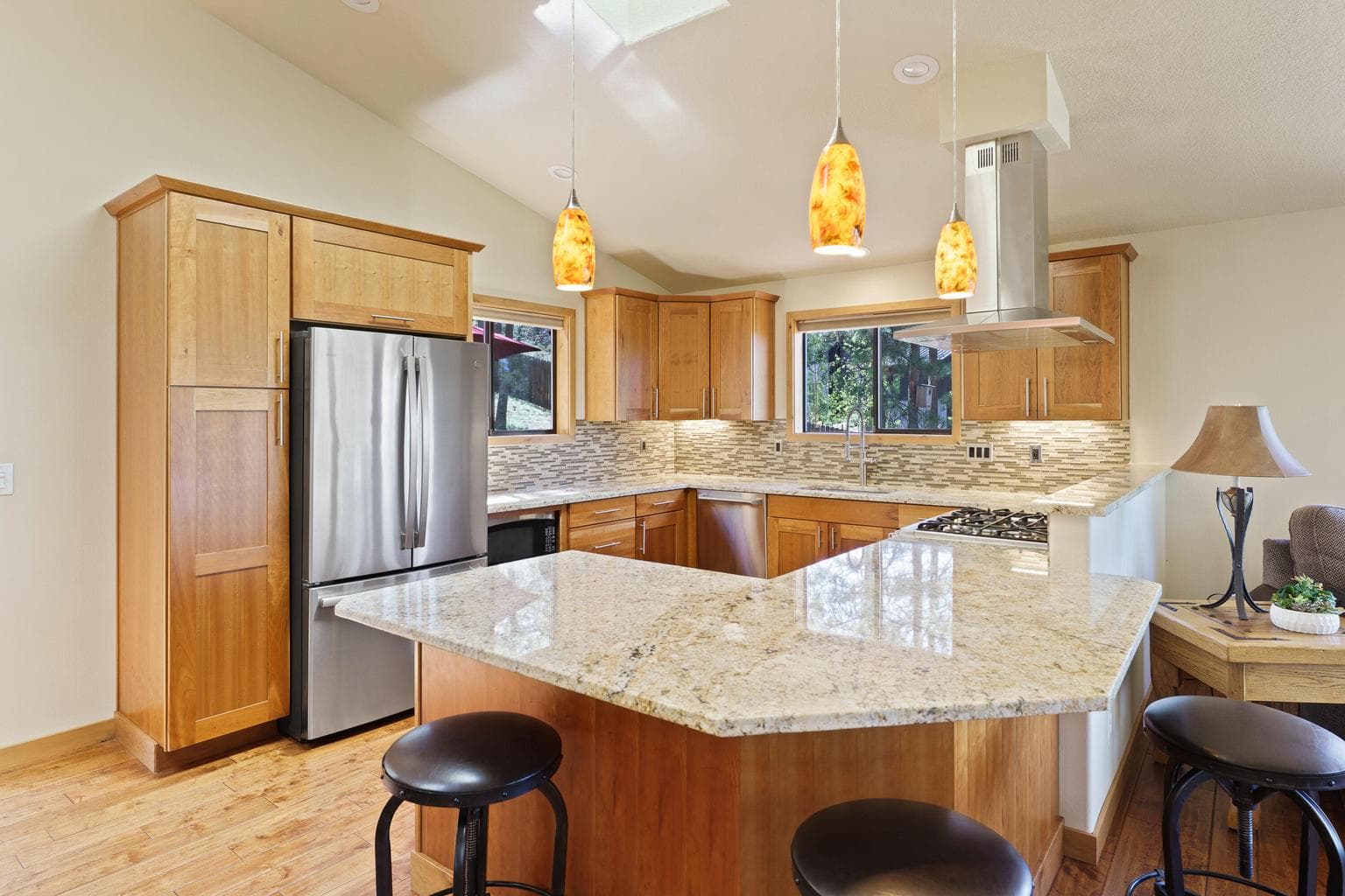 Kitchen (upper level)