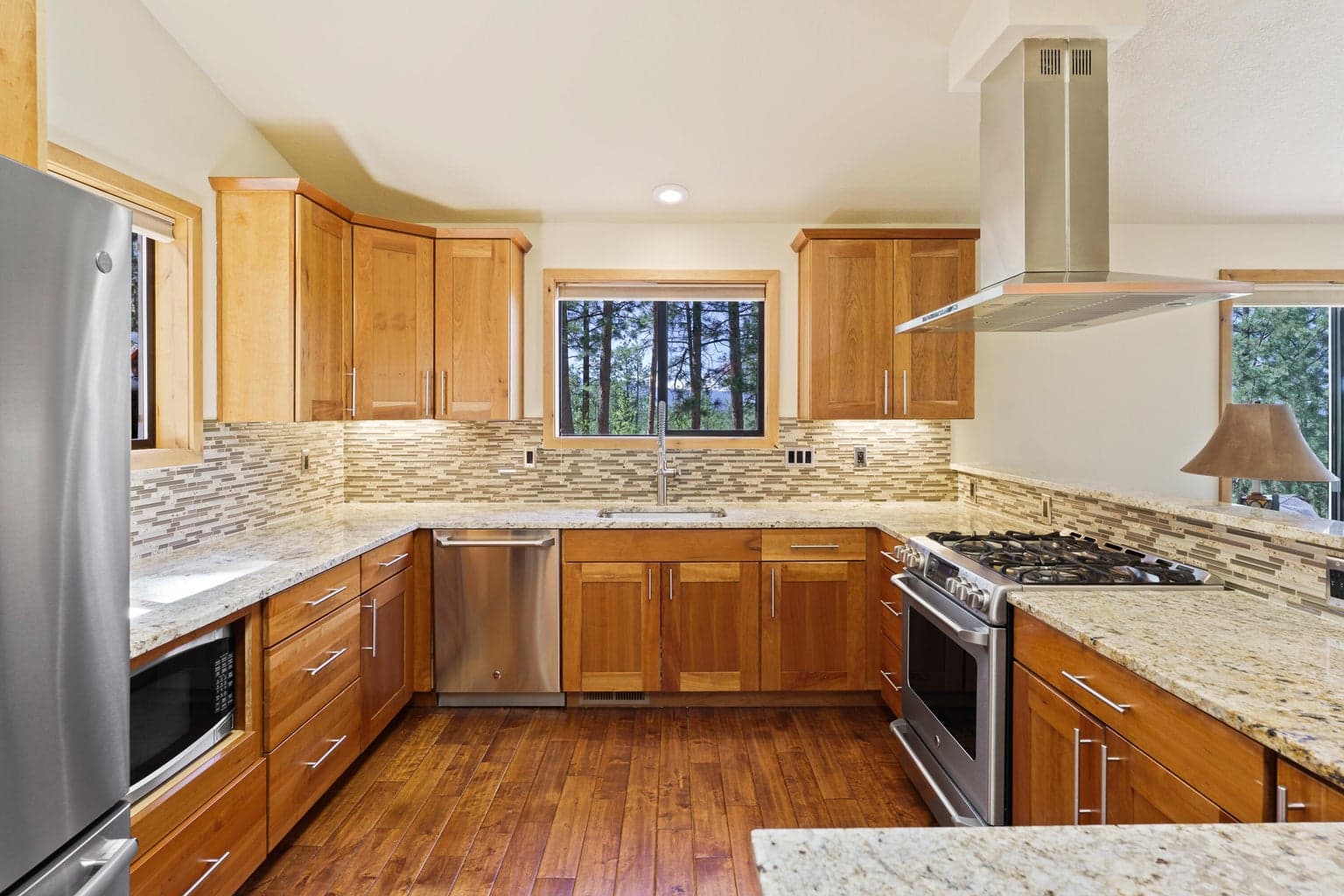 Kitchen (upper level)