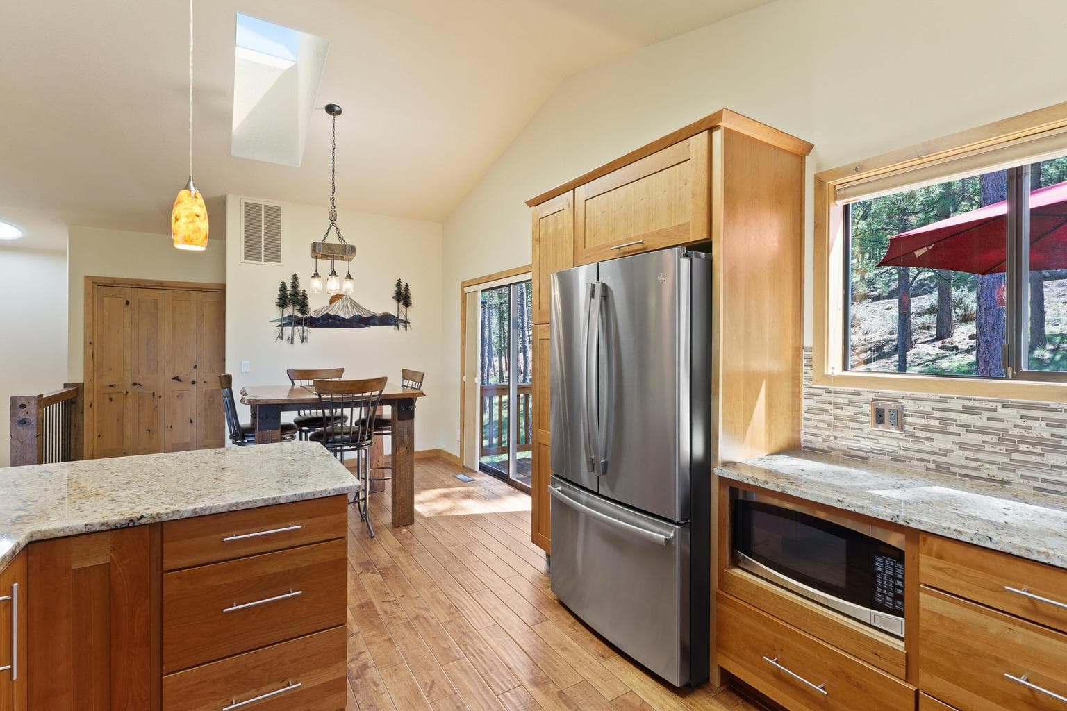 Kitchen (upper level)