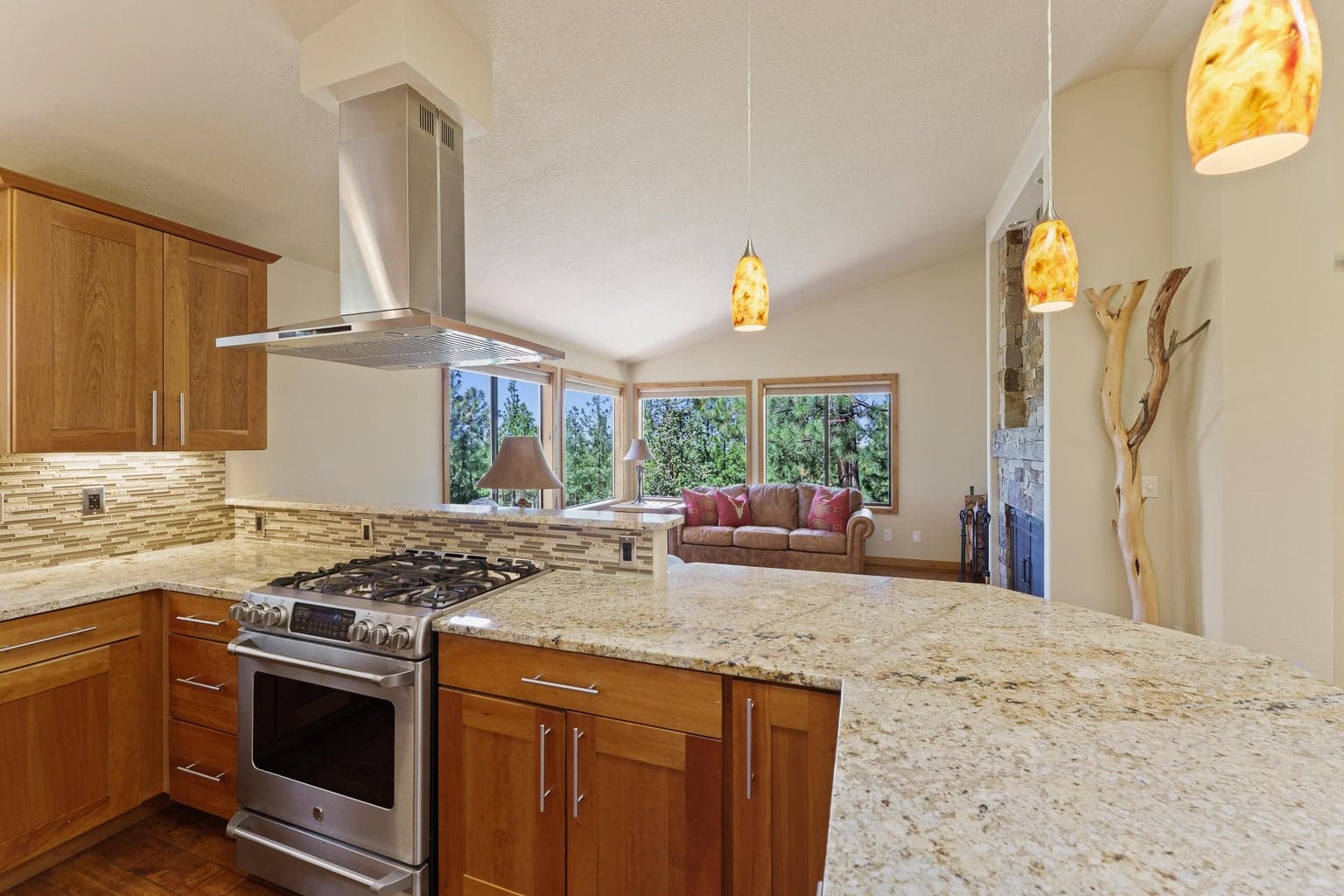 Kitchen (upper level)