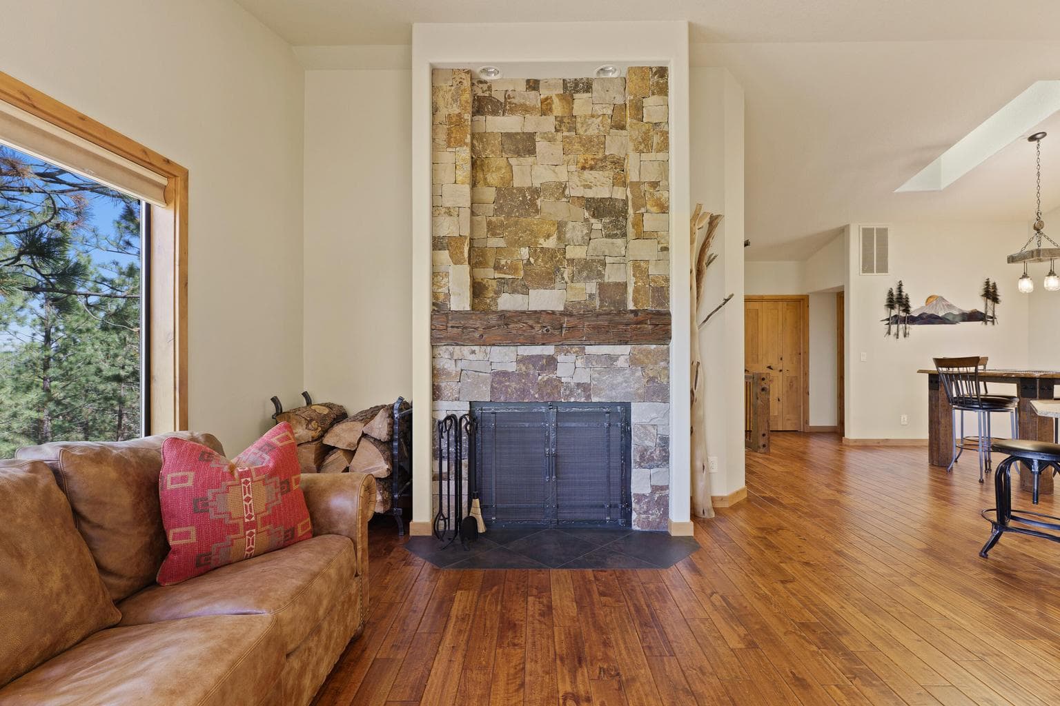 Great room (upper level)