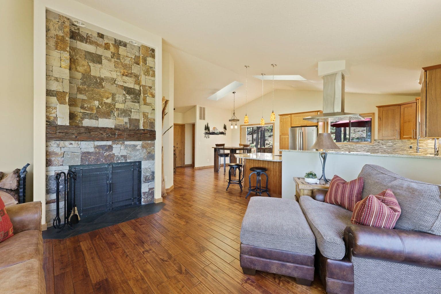 Great room (upper level)