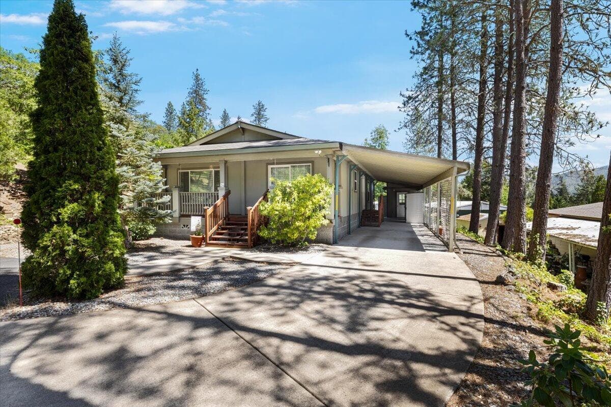 Photo of 5648 Foothill Blvd 2 of 37