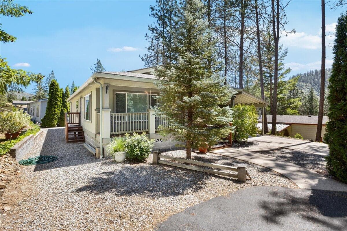 Photo of 5648 Foothill Blvd 4 of 37