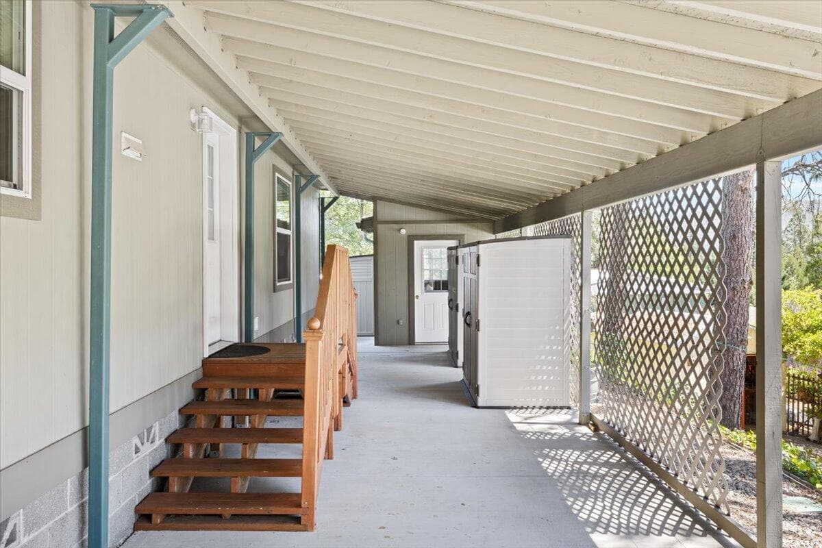 Photo of 5648 Foothill Blvd 5 of 37