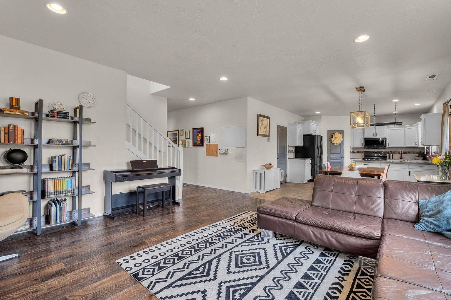 Photo of 3133 SW Evergreen Avenue 11 of 47