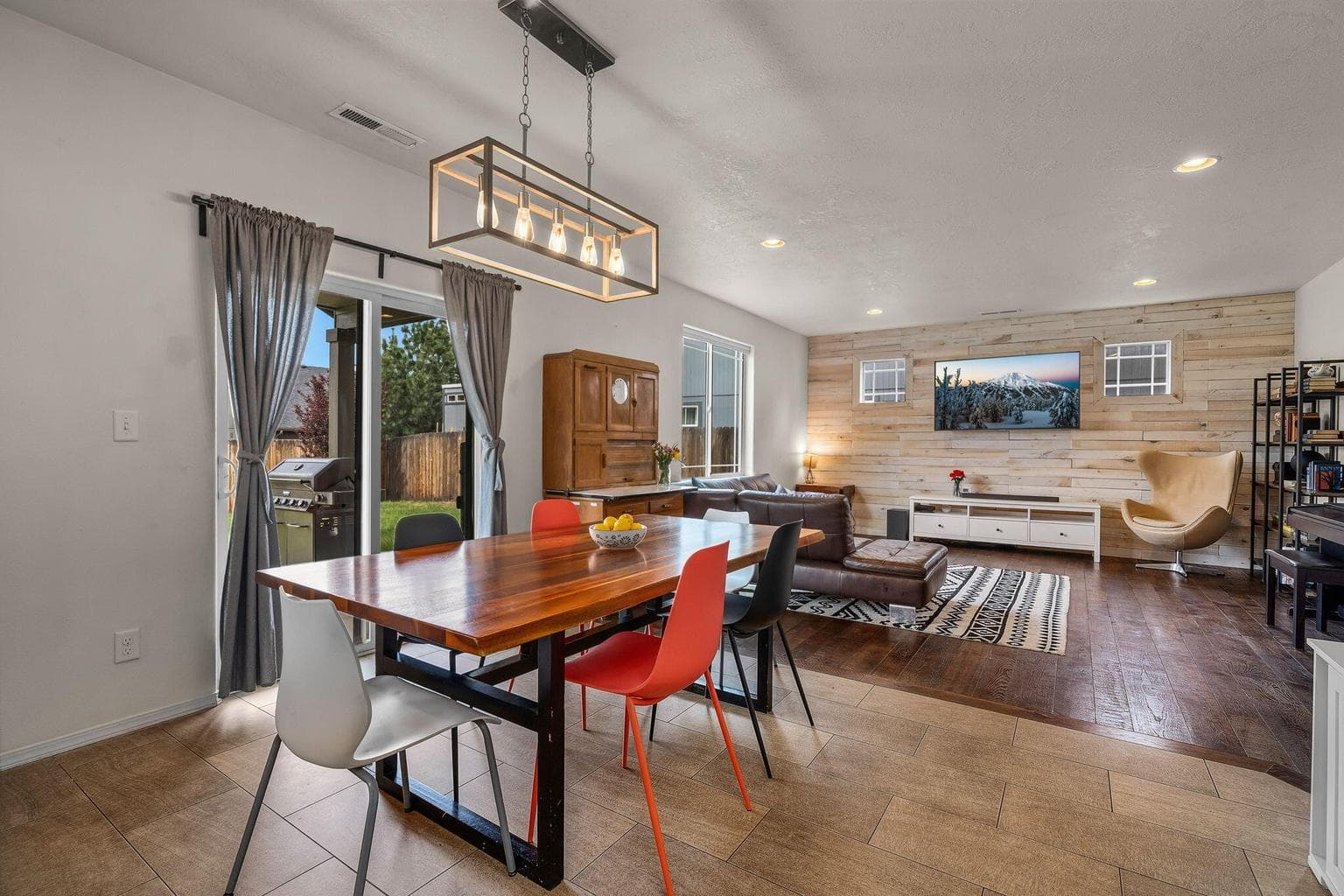 Photo of 3133 SW Evergreen Avenue 13 of 47