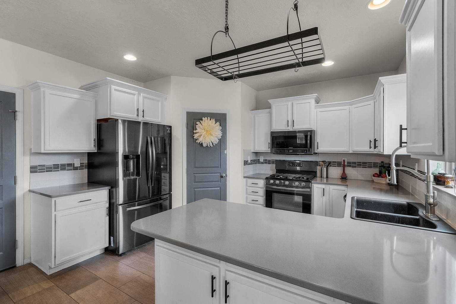Photo of 3133 SW Evergreen Avenue 17 of 47