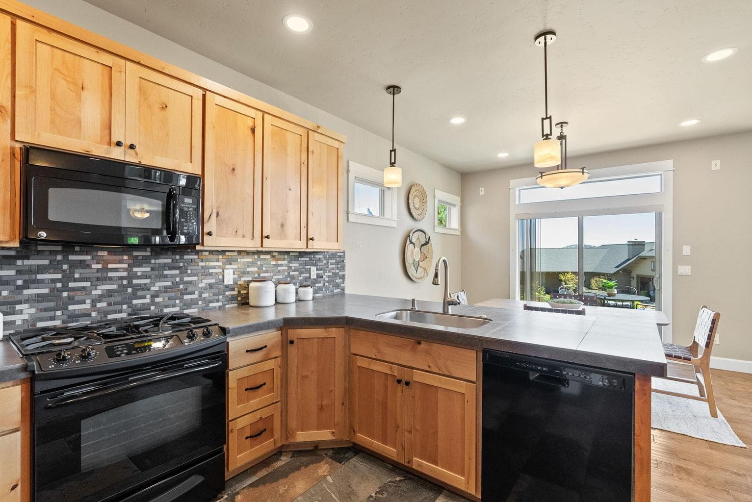 Photo of 626 NW Compass Lane 18 of 50