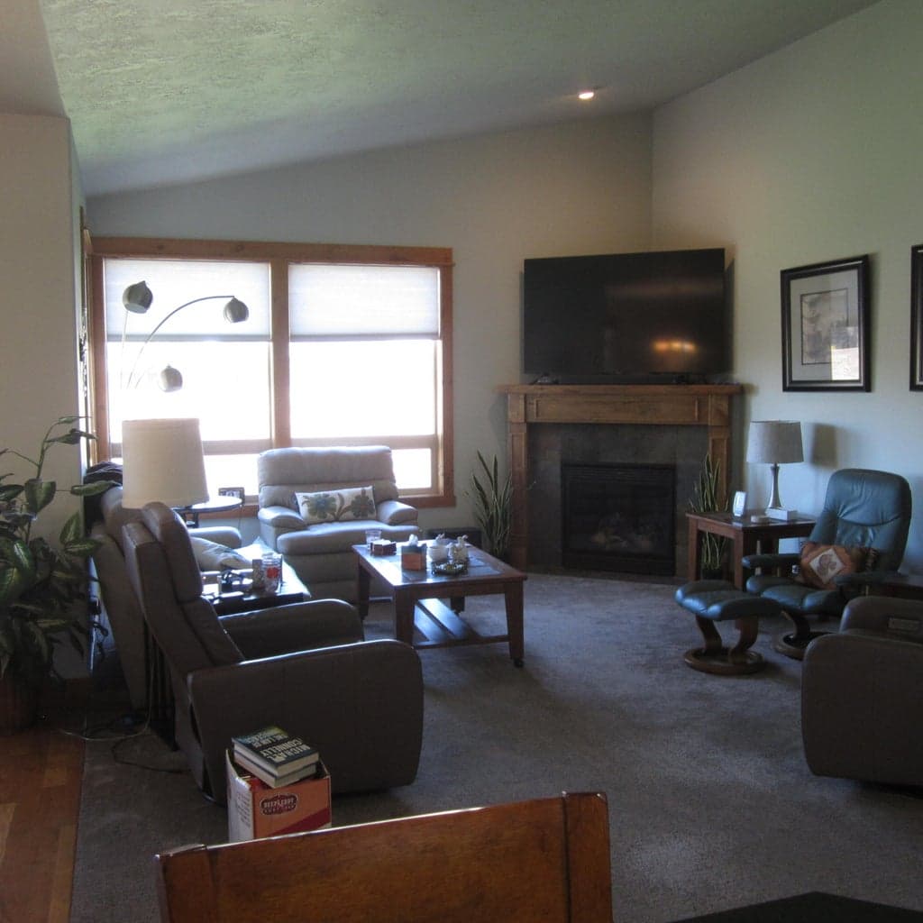 Photo of 2369 NW Hazelwood Avenue 8 of 13