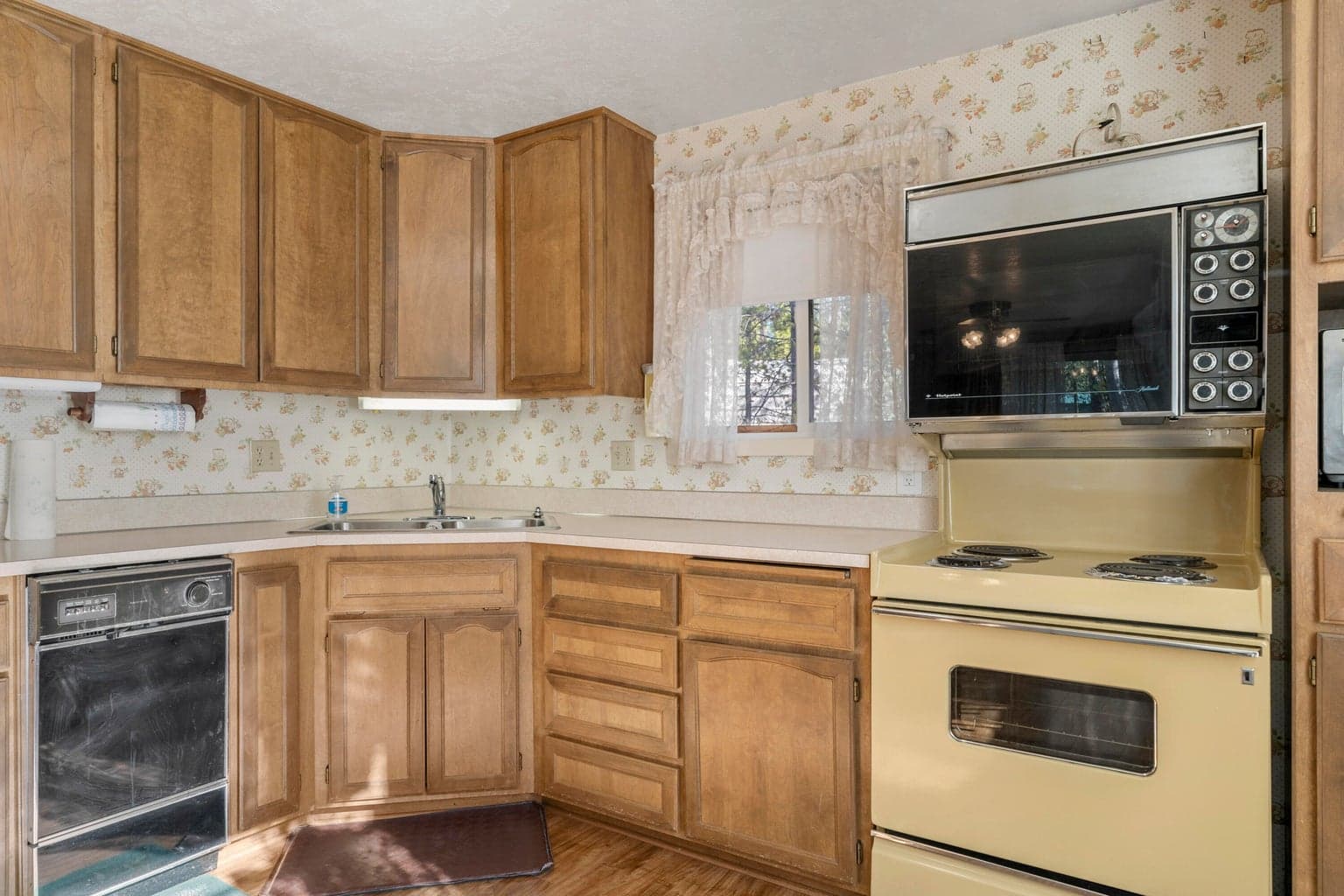 Photo of 16007 Parkway Drive 10 of 24