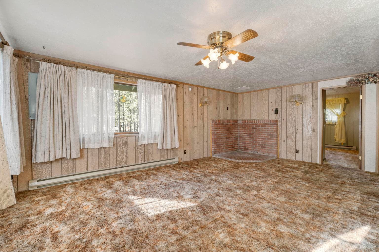 Photo of 16007 Parkway Drive 11 of 24