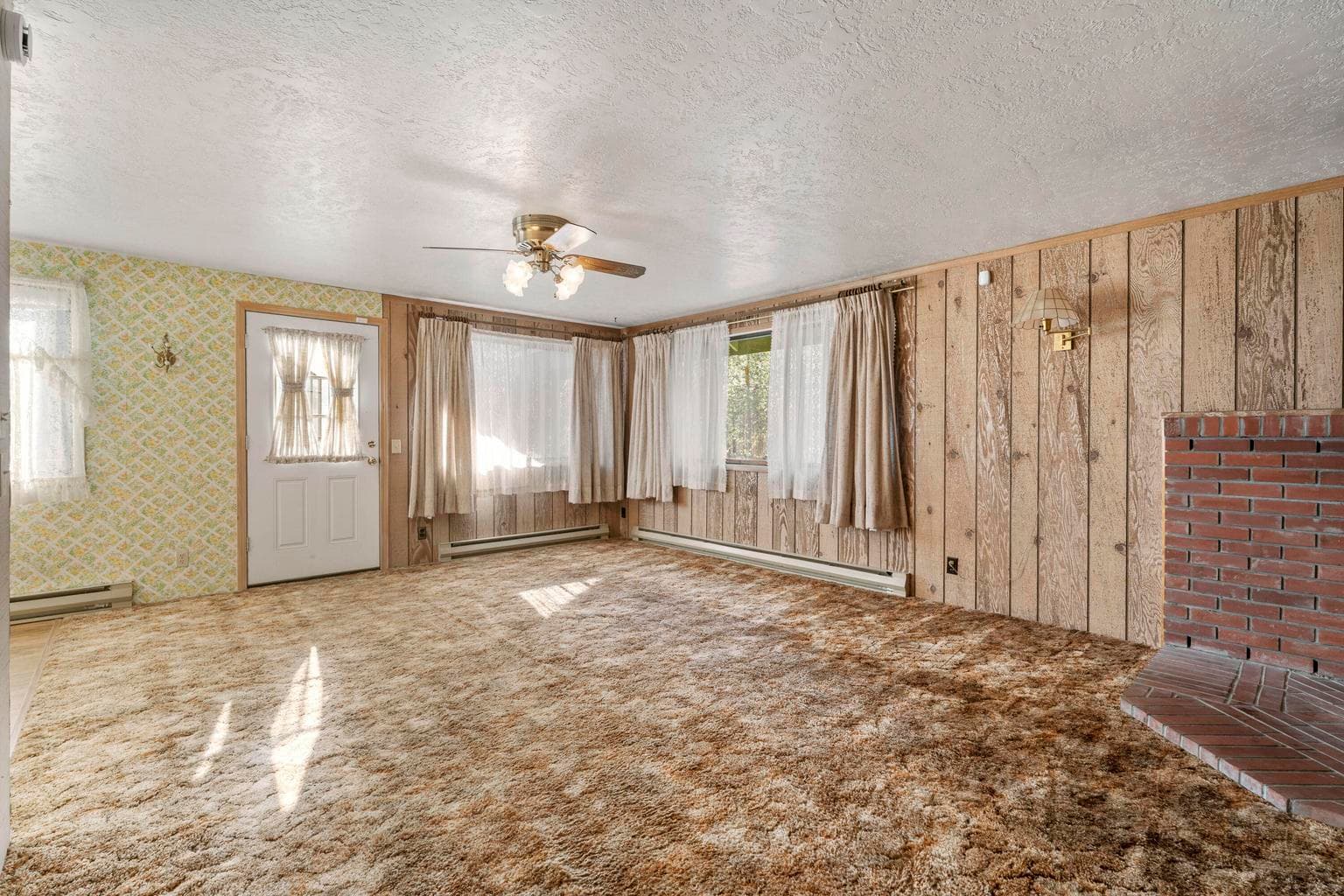 Photo of 16007 Parkway Drive 12 of 24