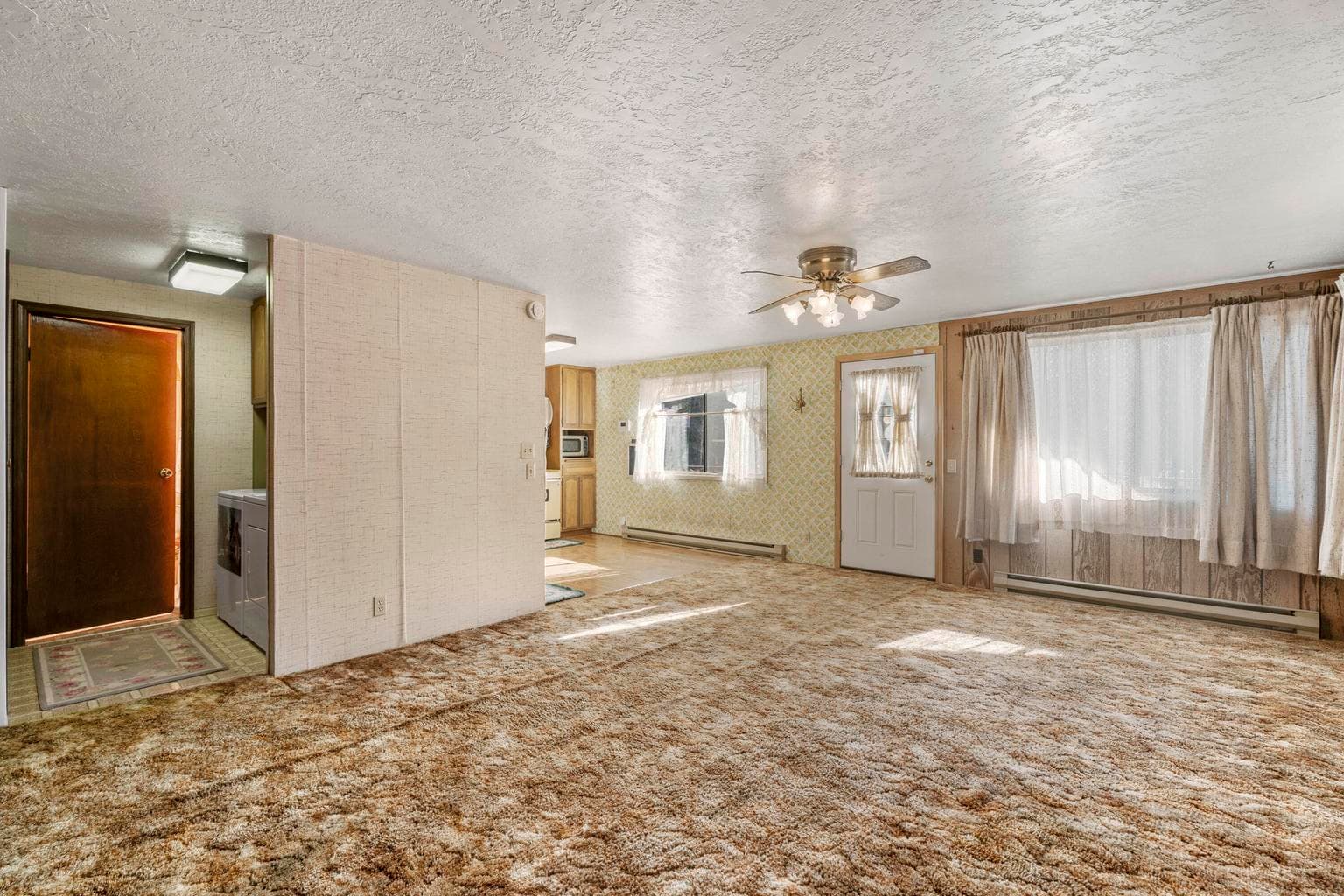 Photo of 16007 Parkway Drive 13 of 24