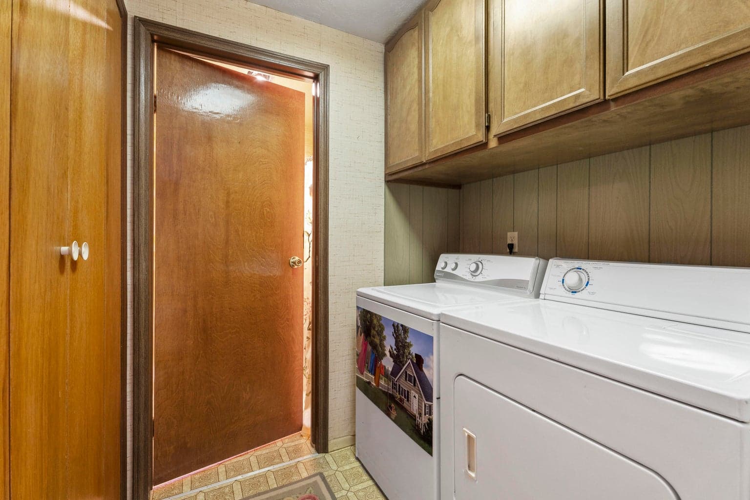 Photo of 16007 Parkway Drive 14 of 24