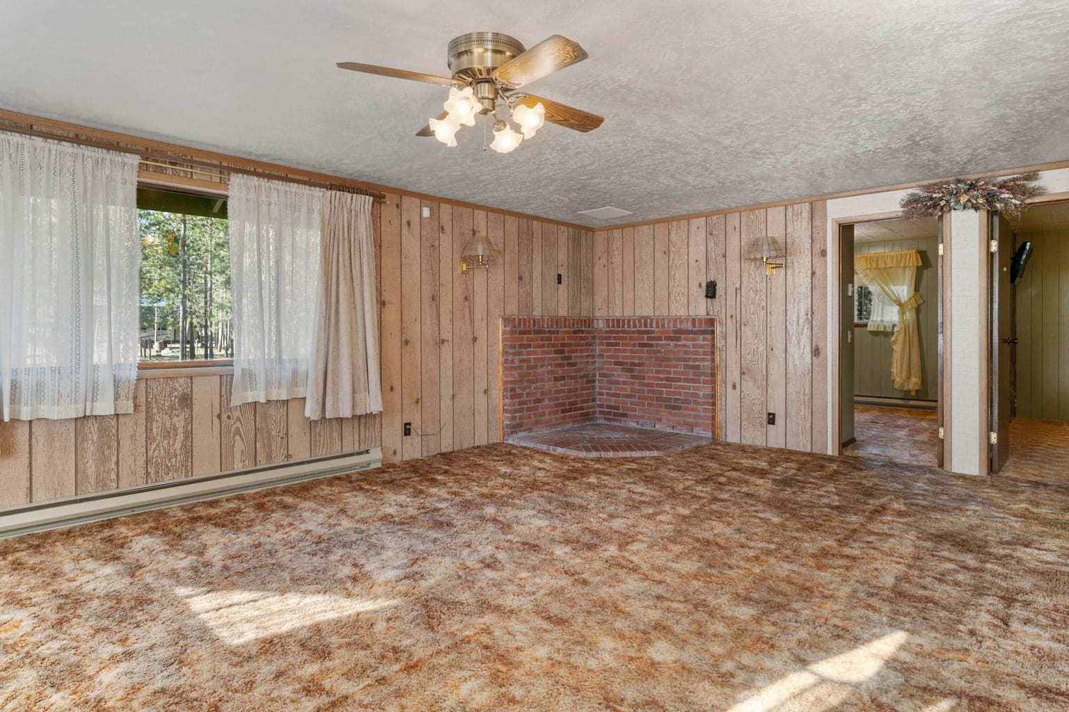 Photo of 16007 Parkway Drive 18 of 24