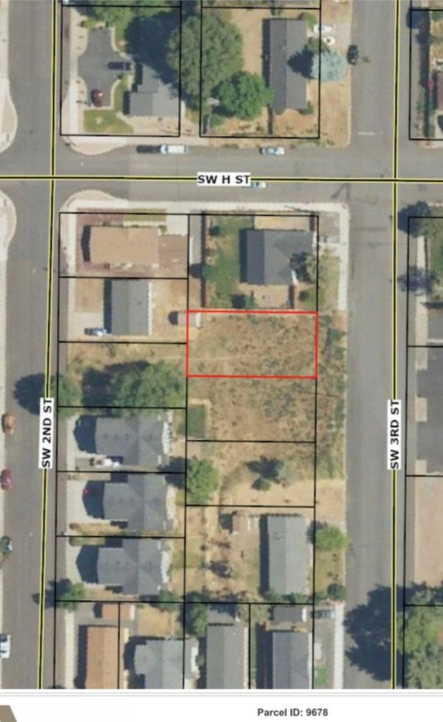 Best use of the property is to make use of all 3 lots together. Seller prefers to sell all 3 lots together.
