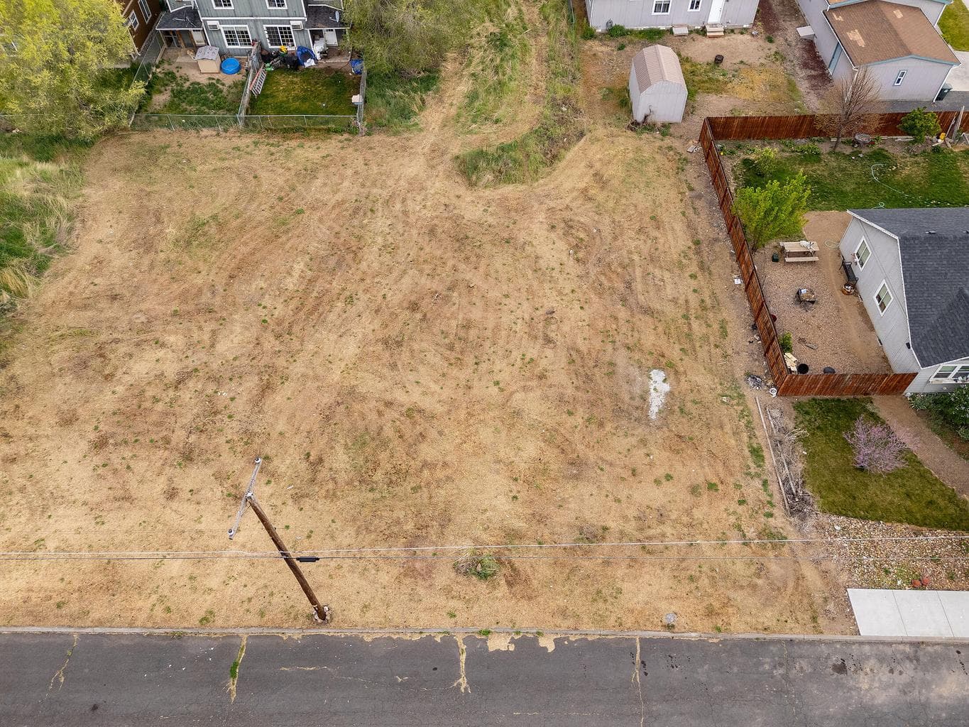 Rare and hard-to-find vacant land for easy-builder purposes.