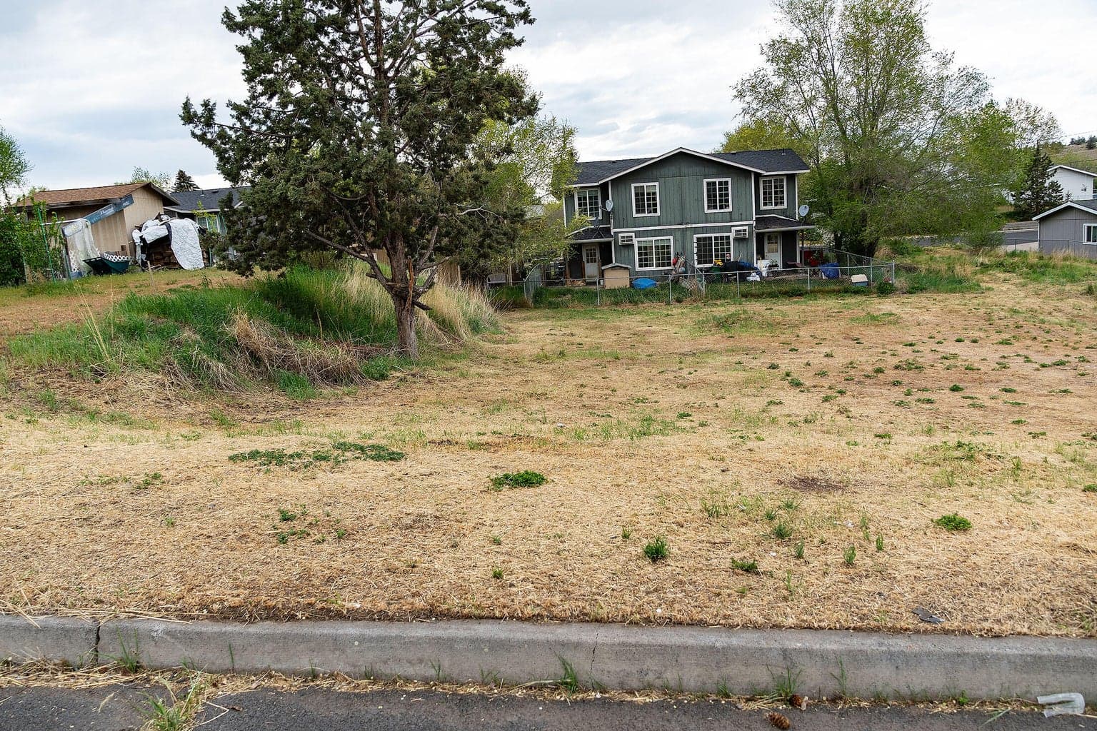 Attractive neighborhood within walking distance to jobs, businesses, restaurants, church, parks.