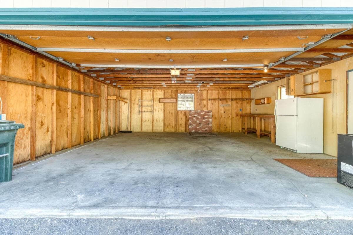 Detached Garage