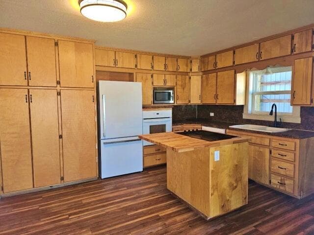 Photo of 967 NW 2nd Street 8 of 21