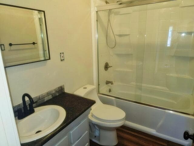 Photo of 967 NW 2nd Street 16 of 21