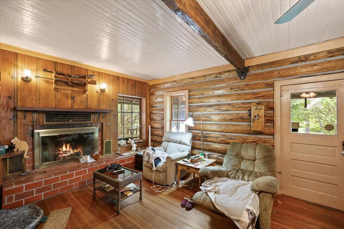 Photo of 2128 Starveout Creek 4 of 32