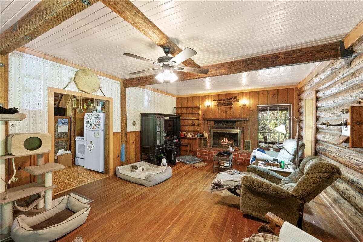 Photo of 2128 Starveout Creek 5 of 32