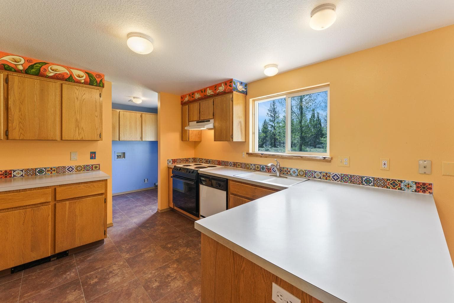Photo of 22181 Calgary Drive 11 of 40