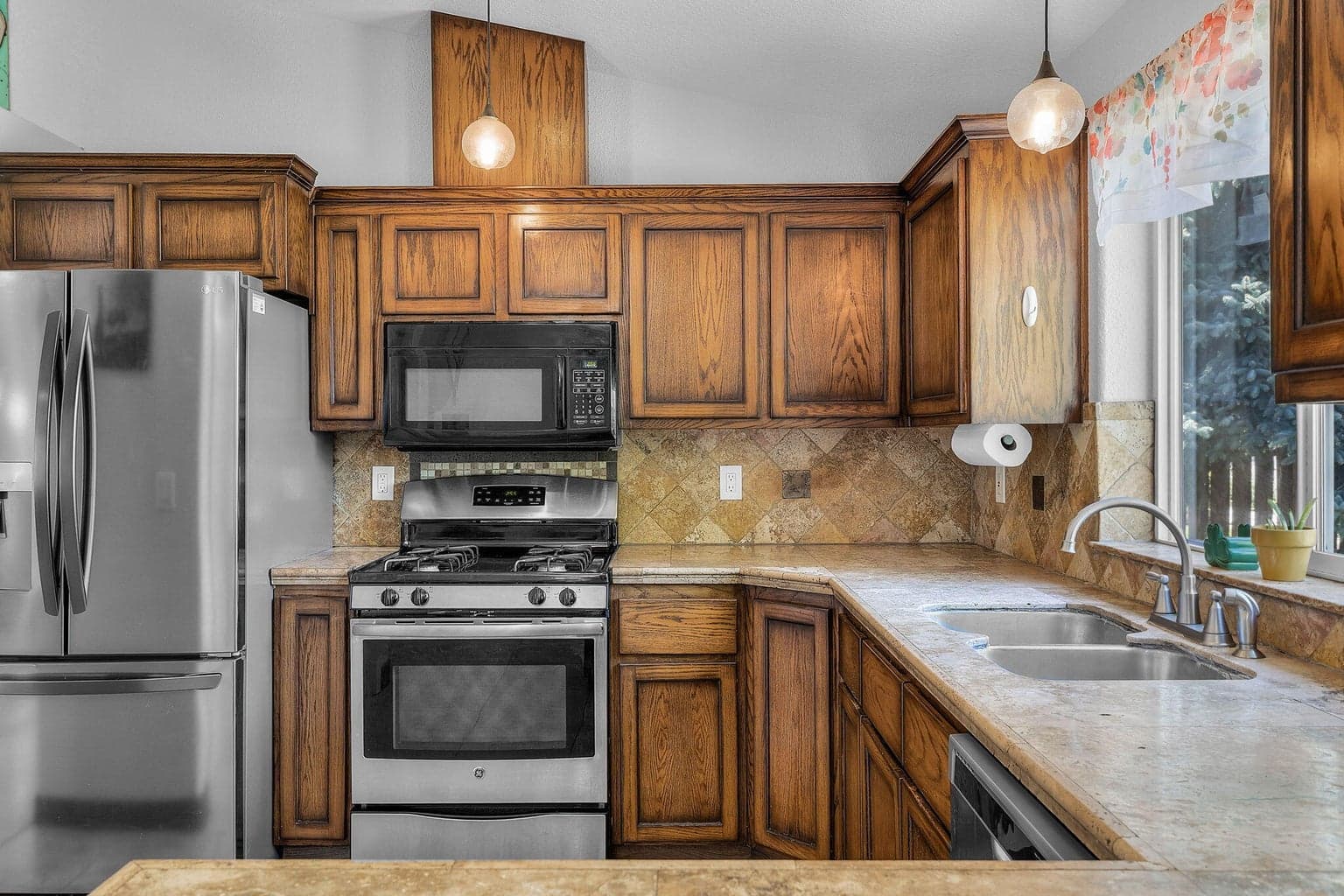 Photo of 755 NE Negus Place 10 of 31
